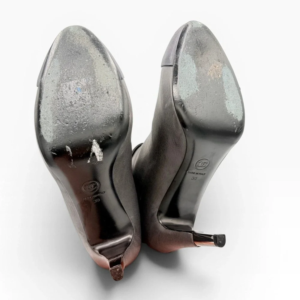 Chanel‎ CC Cap Toe 39 Ankle Booties Gray Leather Silver Stiletto Heels Authentic